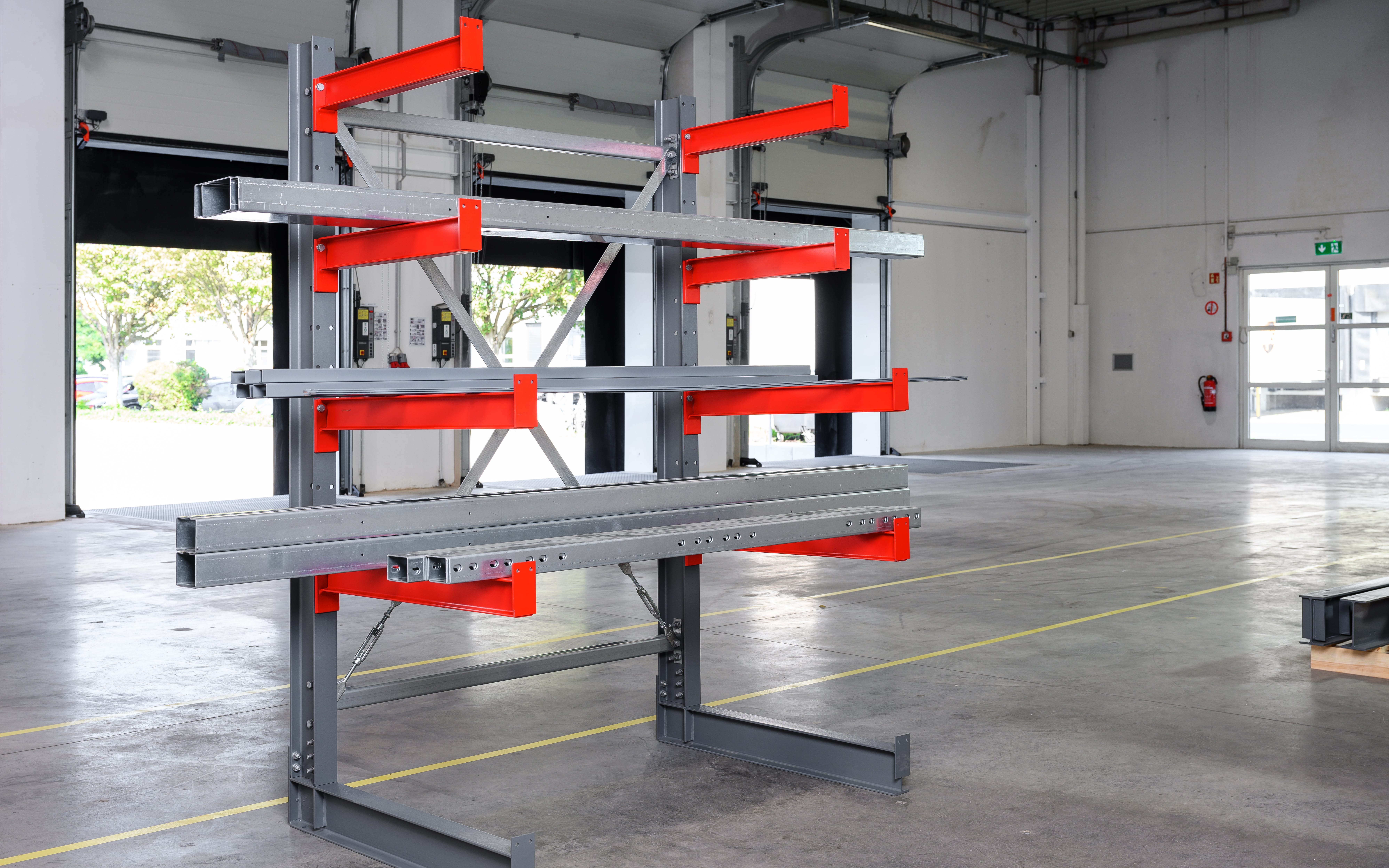 Magazijnstellingen in één oogopslag: welk stellingsysteem past bij jouw bedrijf?